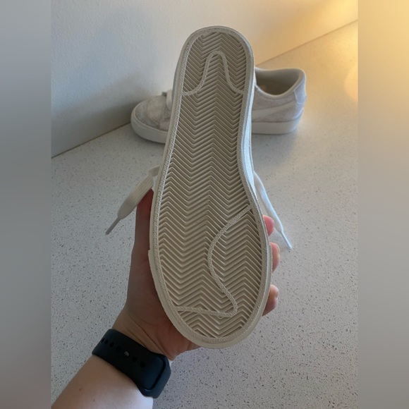 Brand new Nike Shoes - Picture 2 of 3